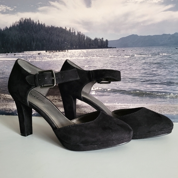 Kelly&Katie Suede Heels - Picture 4 of 11